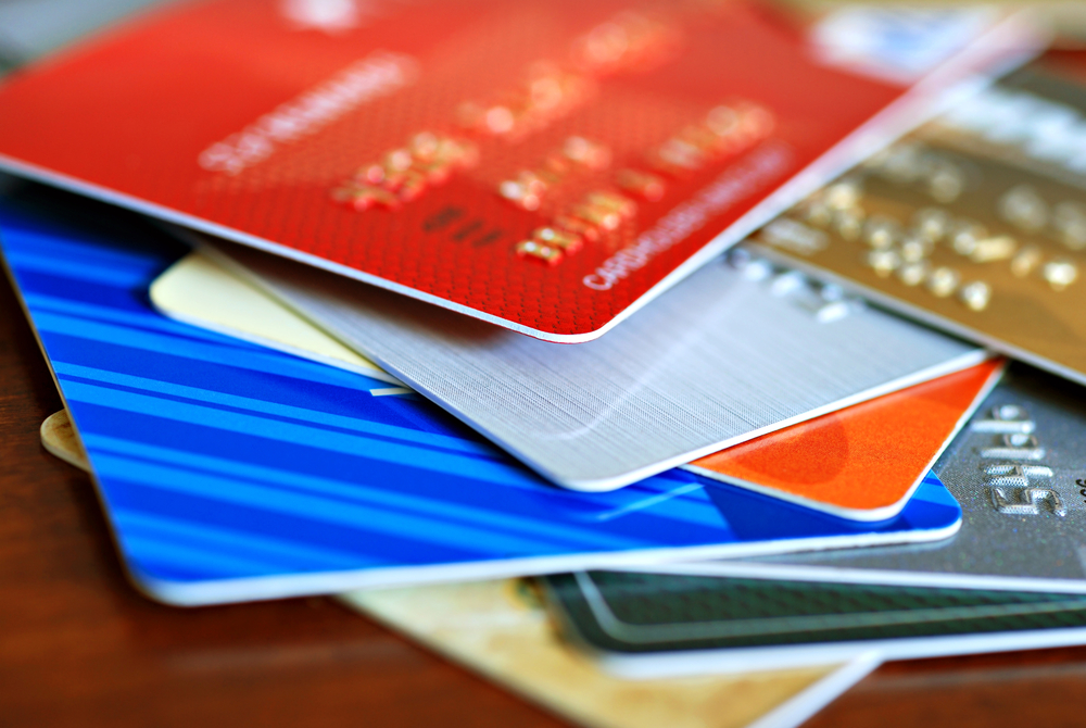 Banques: près de 18 millions de cartes bancaires en circulation en 2021